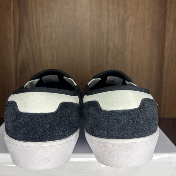 🔥🔥🔥Adidas Black and White Slip-On Shoes Size: 11.5🔥🔥🔥 - Picture 5 of 9